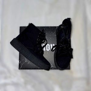 black platform demonia sneeker 201